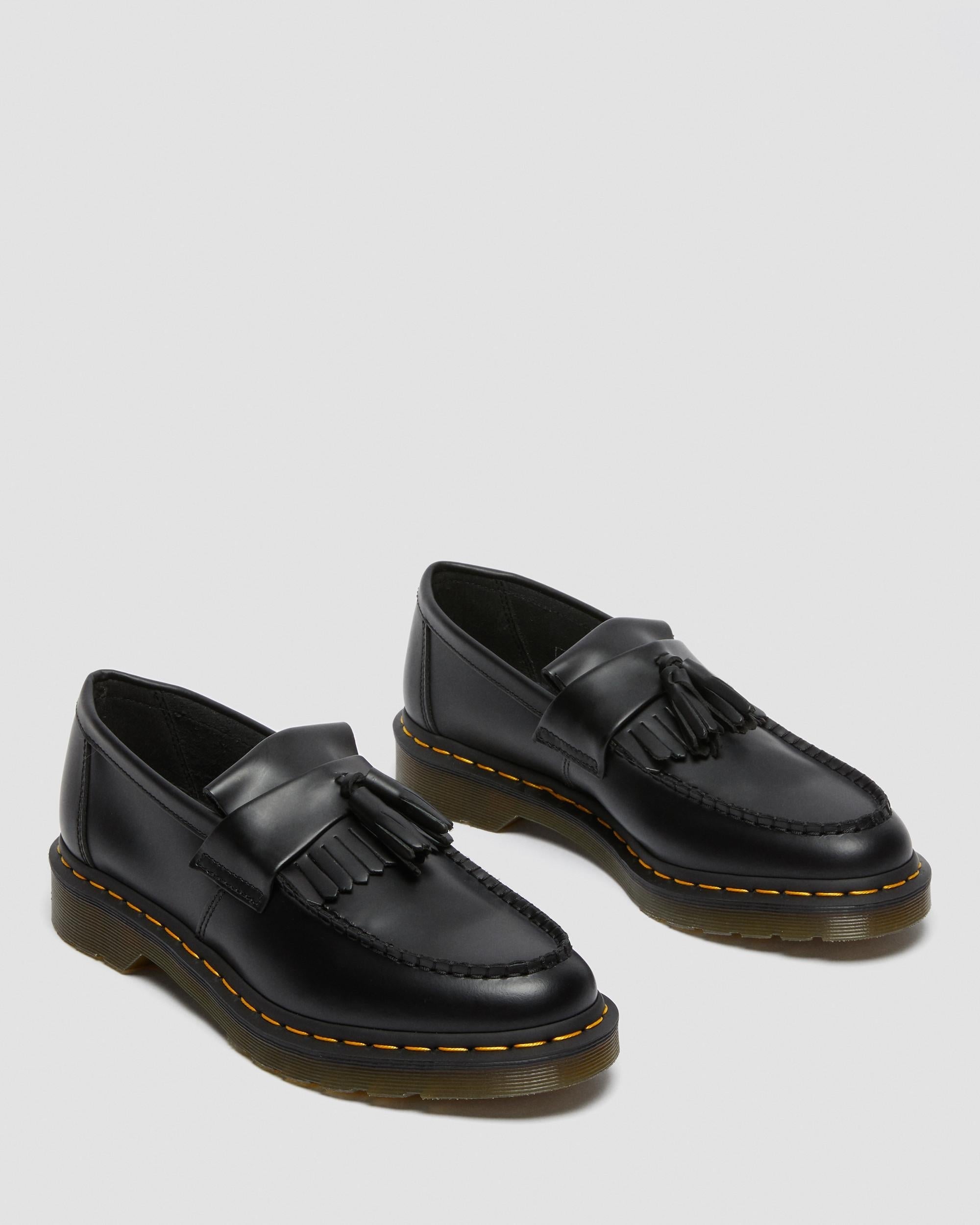 Mocasines Adrian Yellow Stitch de piel Smooth con borla Dr. Martens - vista de detalle
