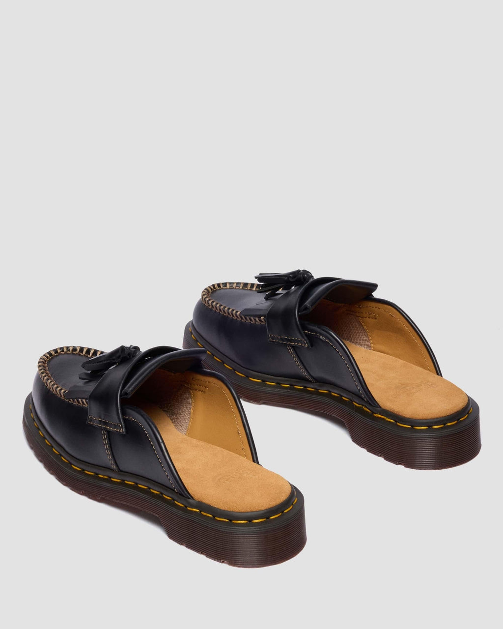 Zuecos Adrian de piel Dr. Martens - vista de detalle